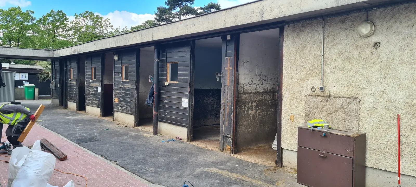 Box du centre équestre à Paris 16ème avant les travaux de réaménagement