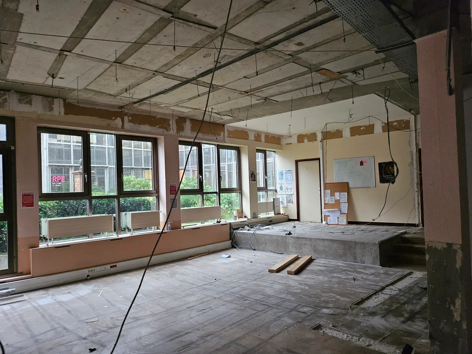 Aménagement intérieur du hall d'accueil de 700 m² à Torcy après travaux
